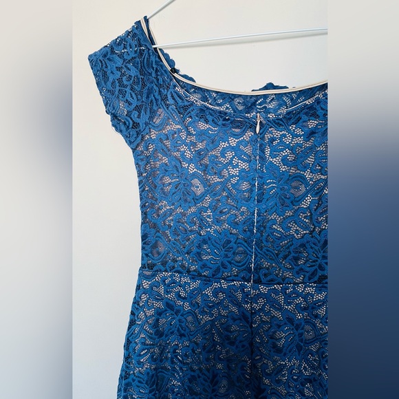 Lace dress - Picture 6 of 7